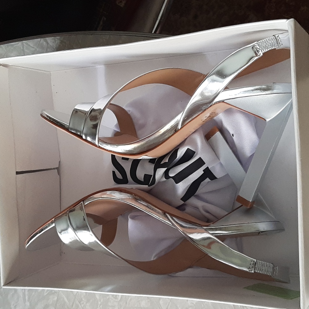Never worn SCHUTZ heels